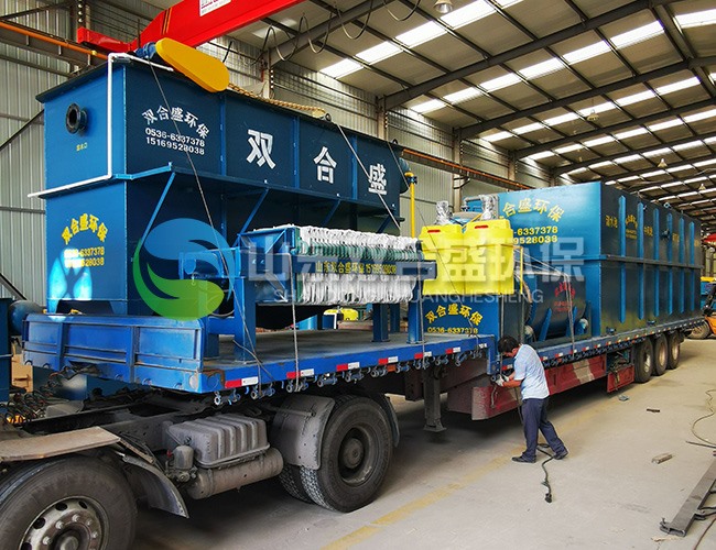 成套污水處理設(shè)備裝車(chē)中